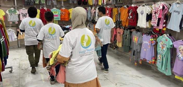 Help Yetim Türkiye’de ihtiyaç sahibi ailelere bayramlık dağıttı